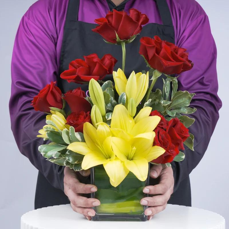 Crown 11 Roses and Lilies Vase - Flowers gift from Buy Any Flowers Dubai in Al Quoz Industrial Area 4, Dubai, UAE - image 3