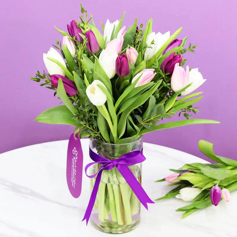 painted-sky-21-tulips-vase_1.webp