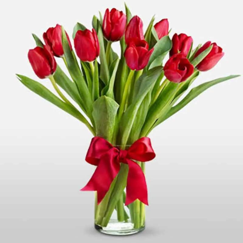 affair-11-red-tulips-vase_1.webp