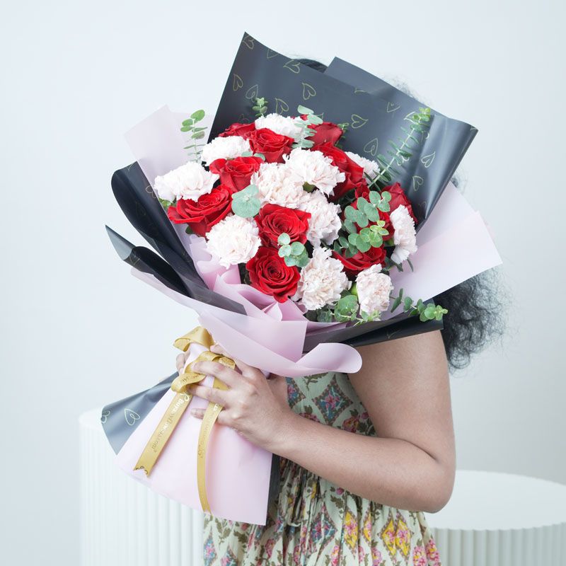 Queen 21 Roses N Carnations Bouquet with I Love You Teddy thumbnail 2