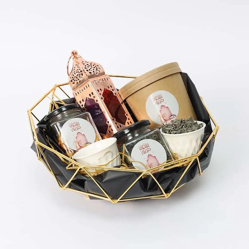 سلة هدايا رمضان الفاخرة "قهوة وأنت"، تجمع بين نكهات القهوة الأصيلة ولمسات الفخامة لتجربة رمضانية مميزة