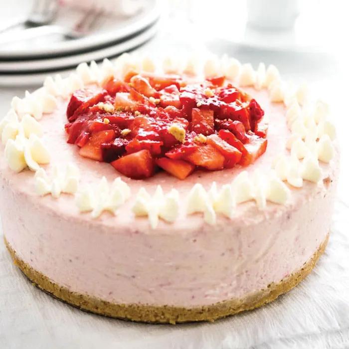 elegant-strawberry-cheesecake-4-portion_1.webp