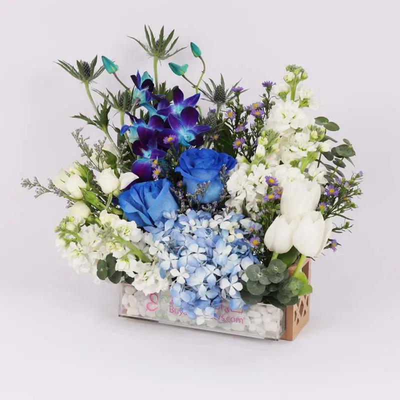 lagoon-flower-arrangement_1.webp