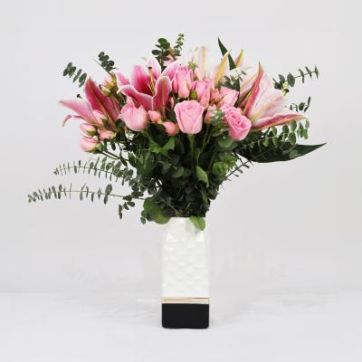 sweetnessflowersinvase_923674.webp