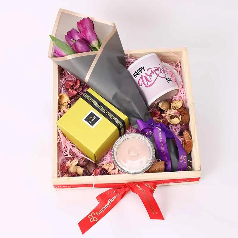 womensdaygiftbasket_5d4d51.webp