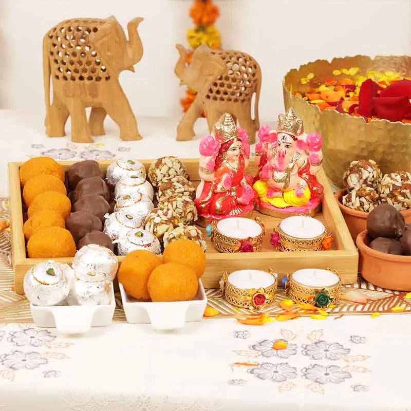 diwali-sweets-and-chocolates-tray-with-idols_1.webp