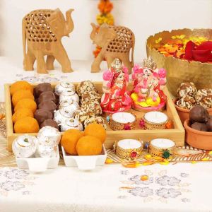 diwali-sweets-and-chocolates-tray-with-idols_1.webp