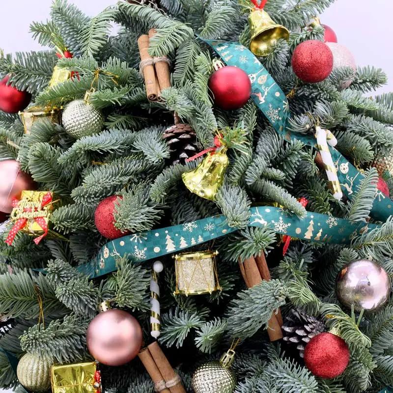Christmas Tree Shape Arrangement thumbnail 3