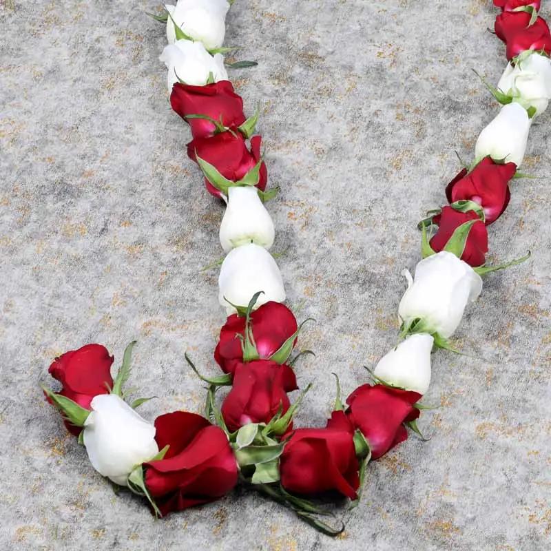 Red and White Roses Garland thumbnail 2
