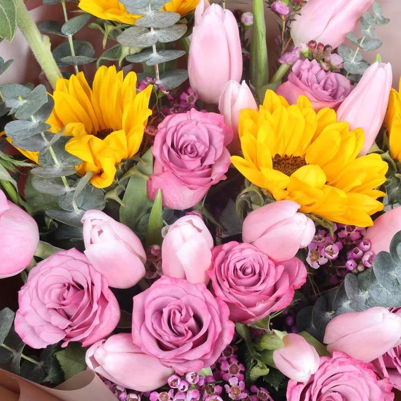 Dusky 25 Mix Flower Bouquet thumbnail 3