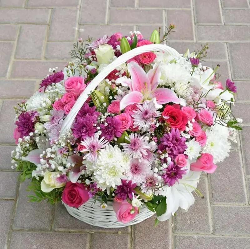 flower-garden-in-basket_1.webp