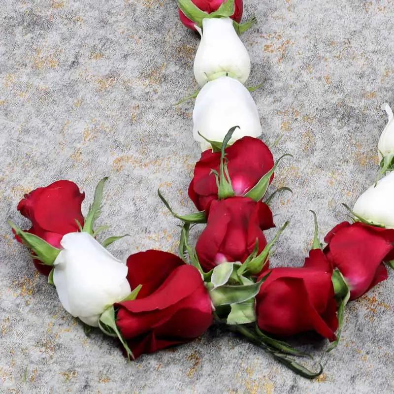 Red and White Roses Garland thumbnail 3