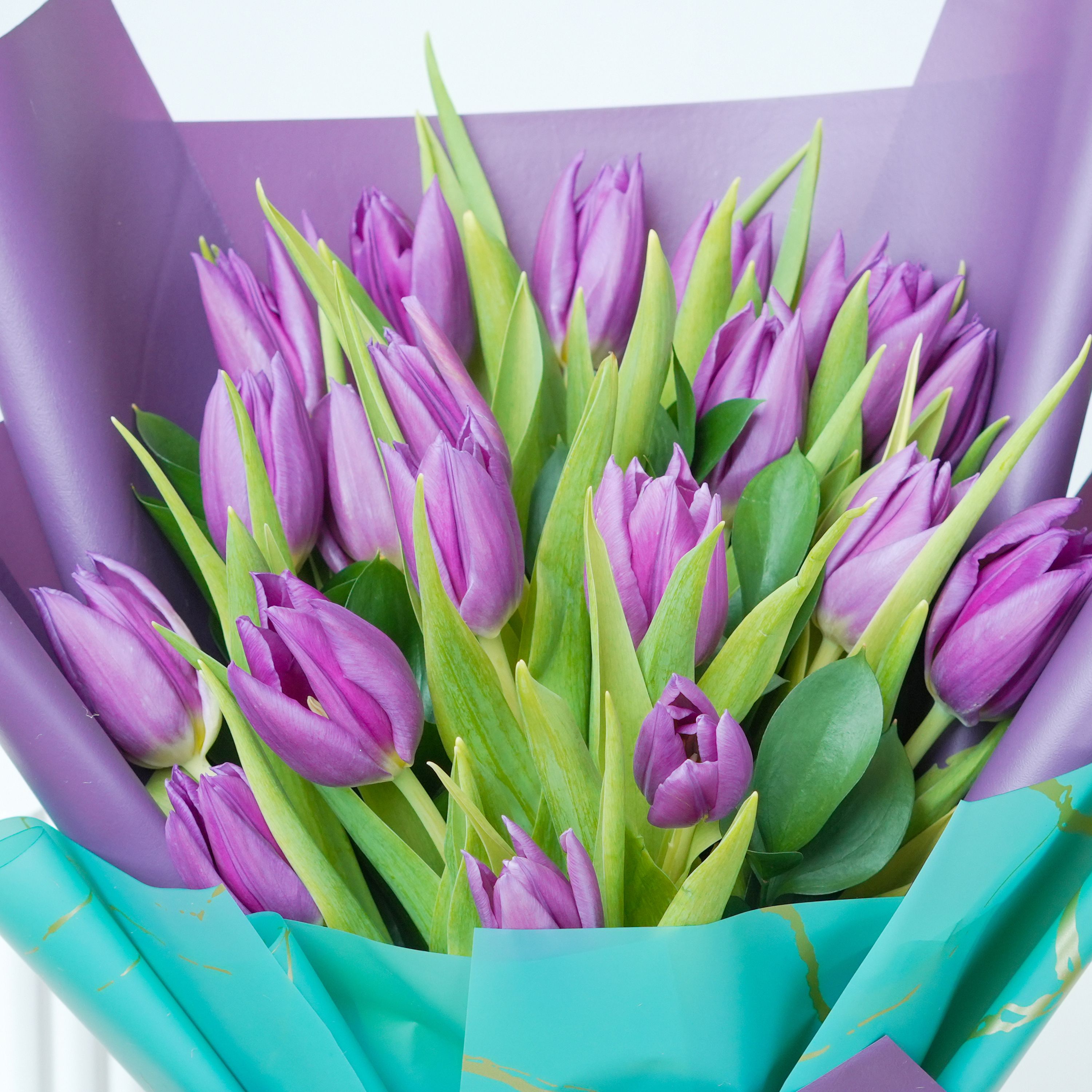 Purple Beauty 21 Tulips Bouquet thumbnail 3