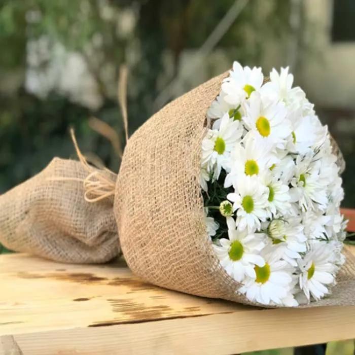 mini-white-chrysanthemum-daisy-bouquet_1.webp