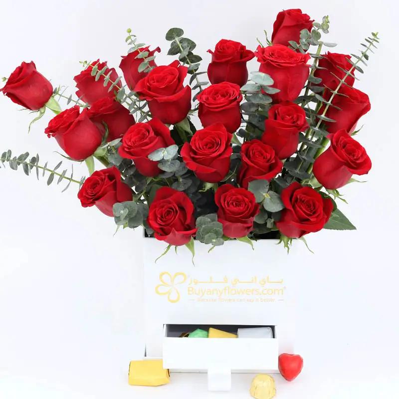 Love Box 21 Red Roses and Chocolates thumbnail 4