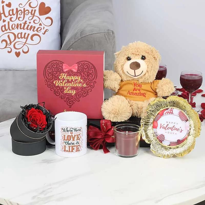 amazinglovevalentinegifthamper_7a8a7b.webp