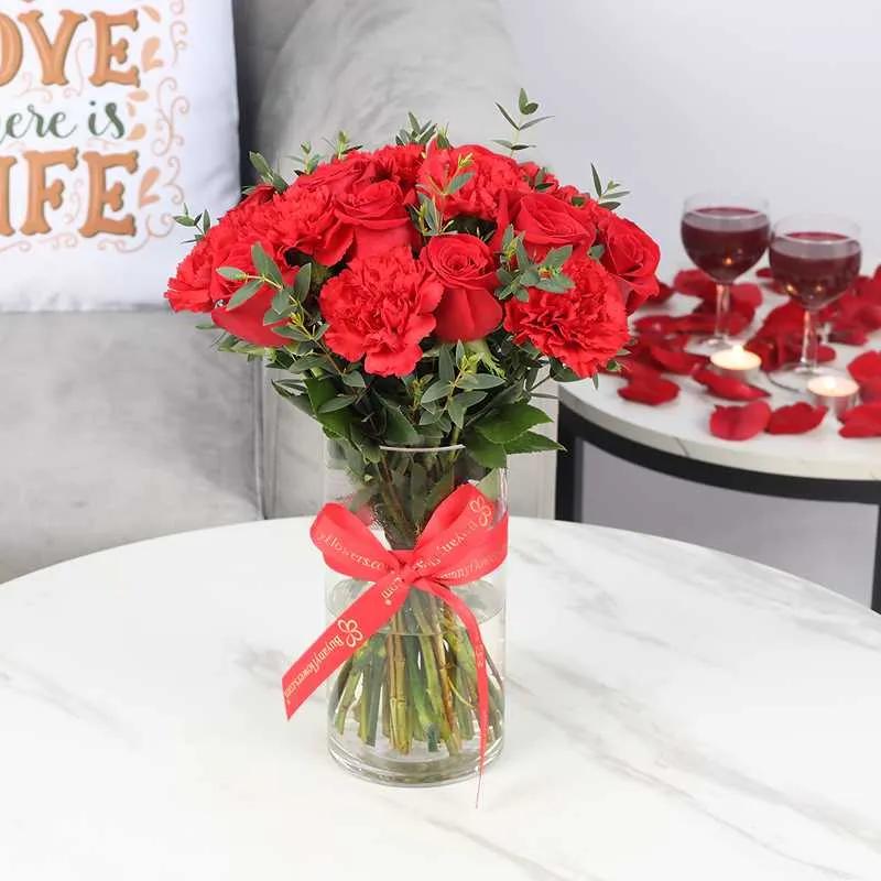 love21redrosesandcarnationsinvase_b1d883.webp
