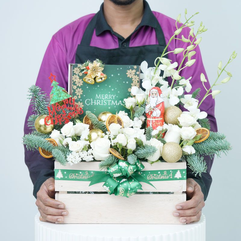 Golden Moment Christmas Flowers and Chocolate thumbnail 2