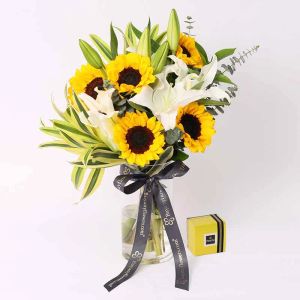 morning-glow-in-vase-and-deluxe-patchi-chocolates_1.webp