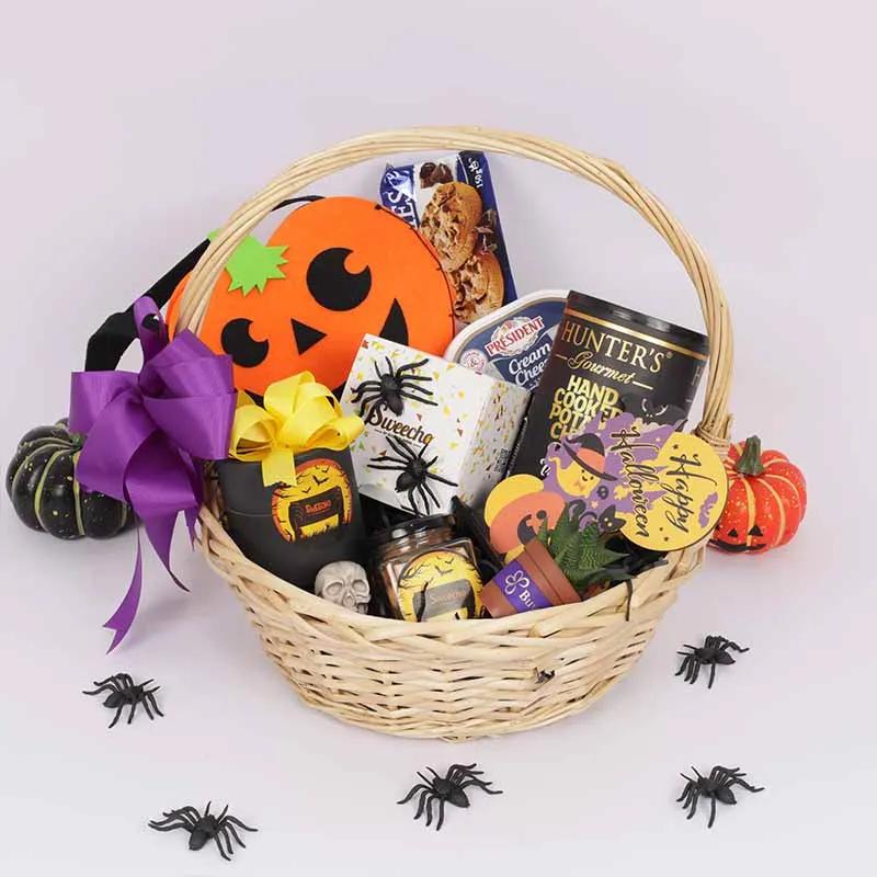 halloween-greetings-gift-basket_1.webp
