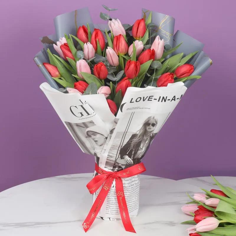 mysterious-25-red-and-pink-tulips-bouquet_1.webp