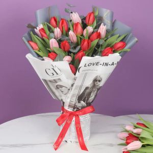 mysterious-25-red-and-pink-tulips-bouquet_1.webp