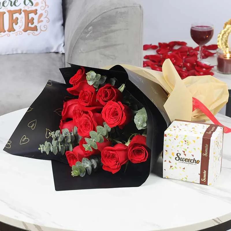 cutelove11redrosesbouquetandsweechochocolates250gm_8af6dc.webp