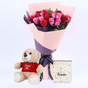 myqueen21rosesbouquettrio_0c1fad.webp