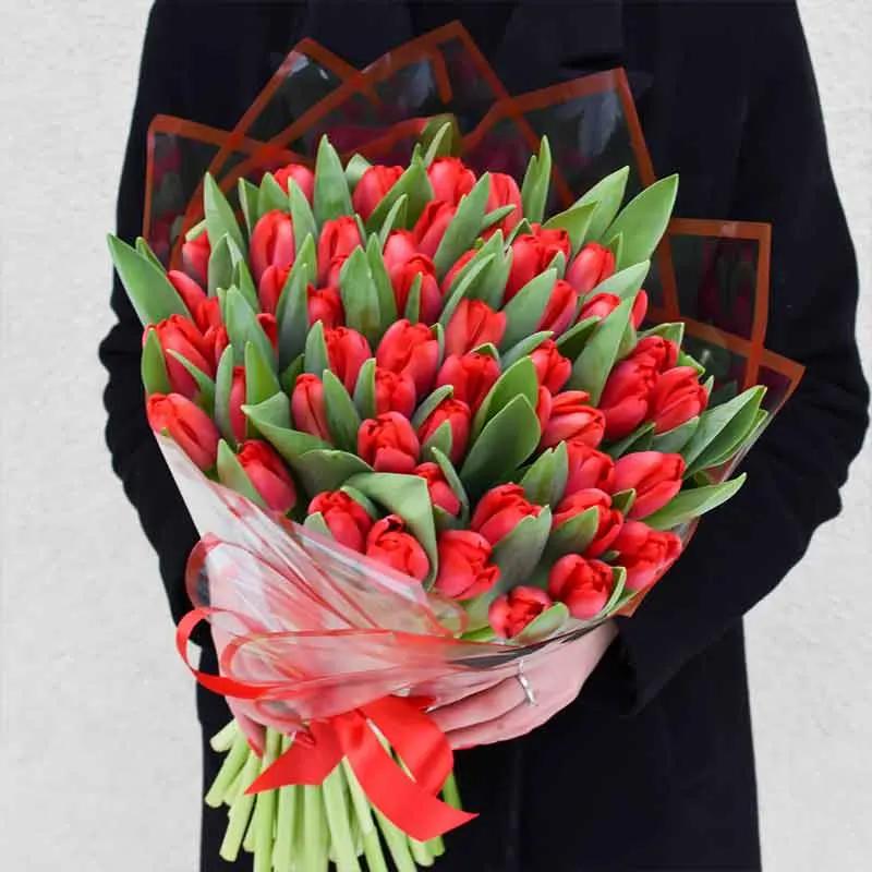 affair-75-red-tulips_1.webp