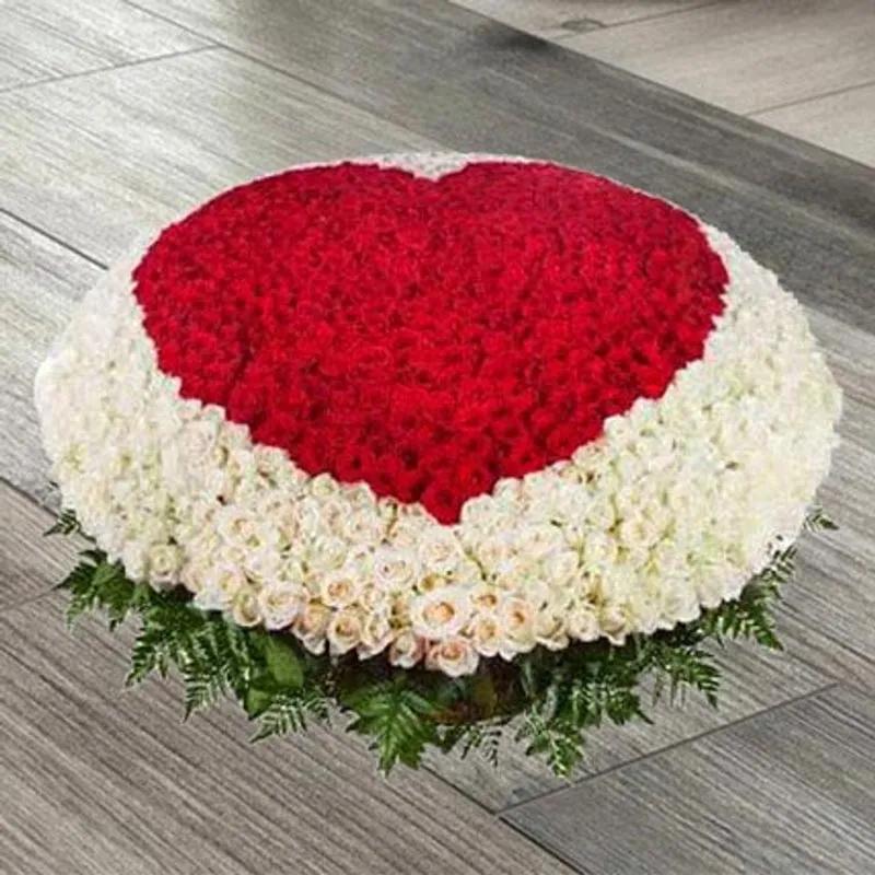 valentinegrandheart601rosesbasket_d2b117.webp