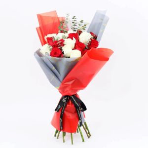 beautyinredandwhite21rosesbouquet_a91125.webp