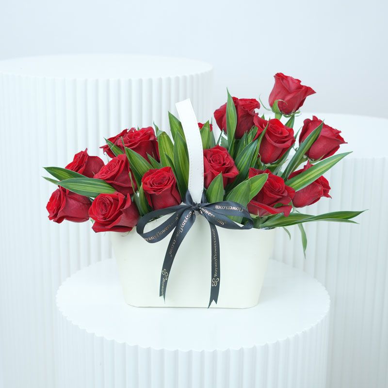 Present 15 Red Roses Box 1