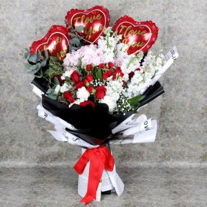 romantic-flowers-and-i-love-you-balloons-bouquet_1.webp
