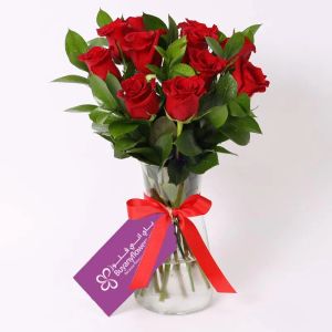 lovable-11-red-roses-in-vase_1.webp