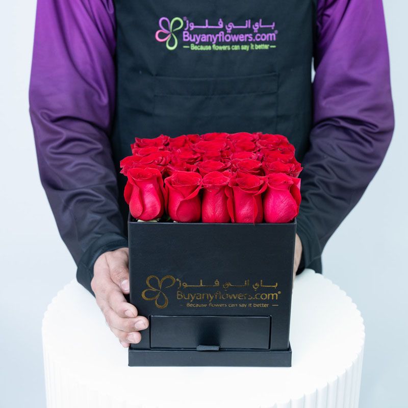 Black Box of Love 25 Red Roses thumbnail 2