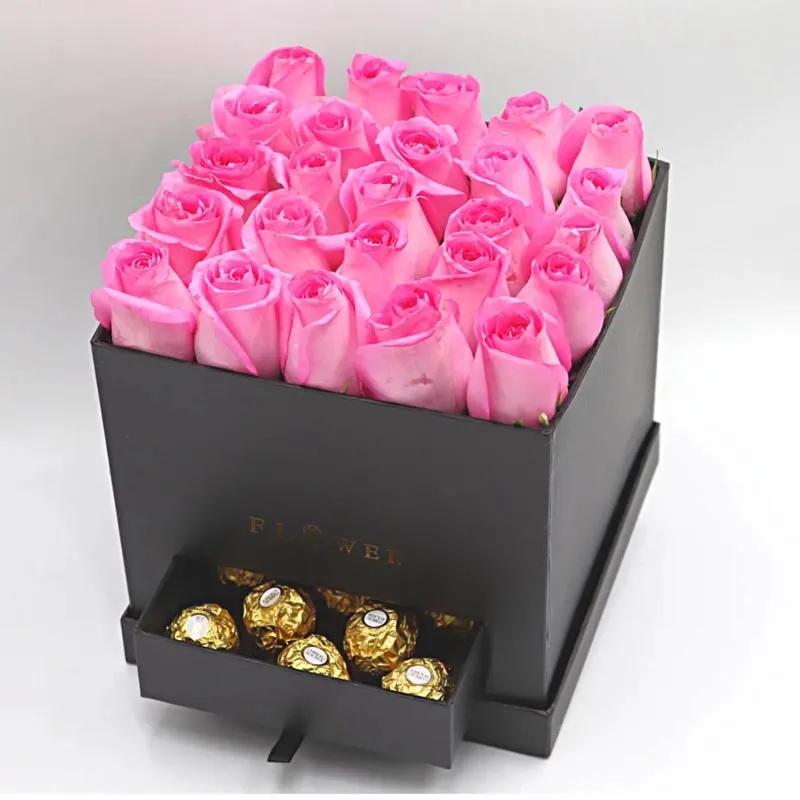 black-box-of-love-25-pink-roses_1.webp