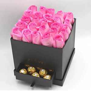 black-box-of-love-25-pink-roses_1.webp
