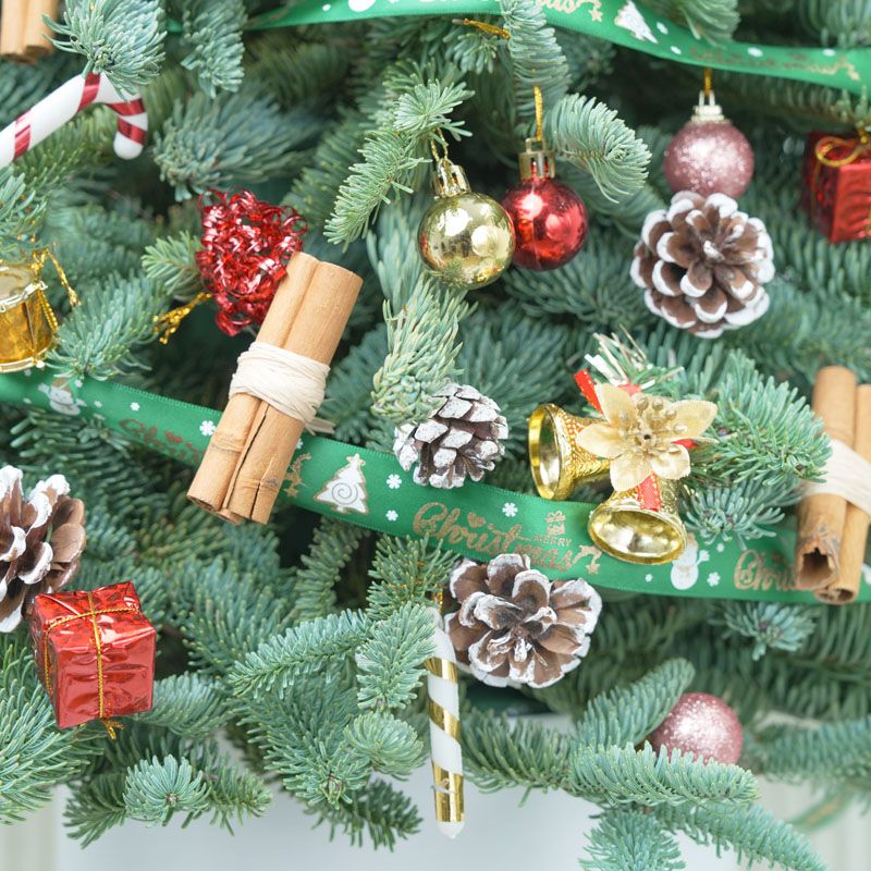 Christmas Tree Shape Arrangement thumbnail 4