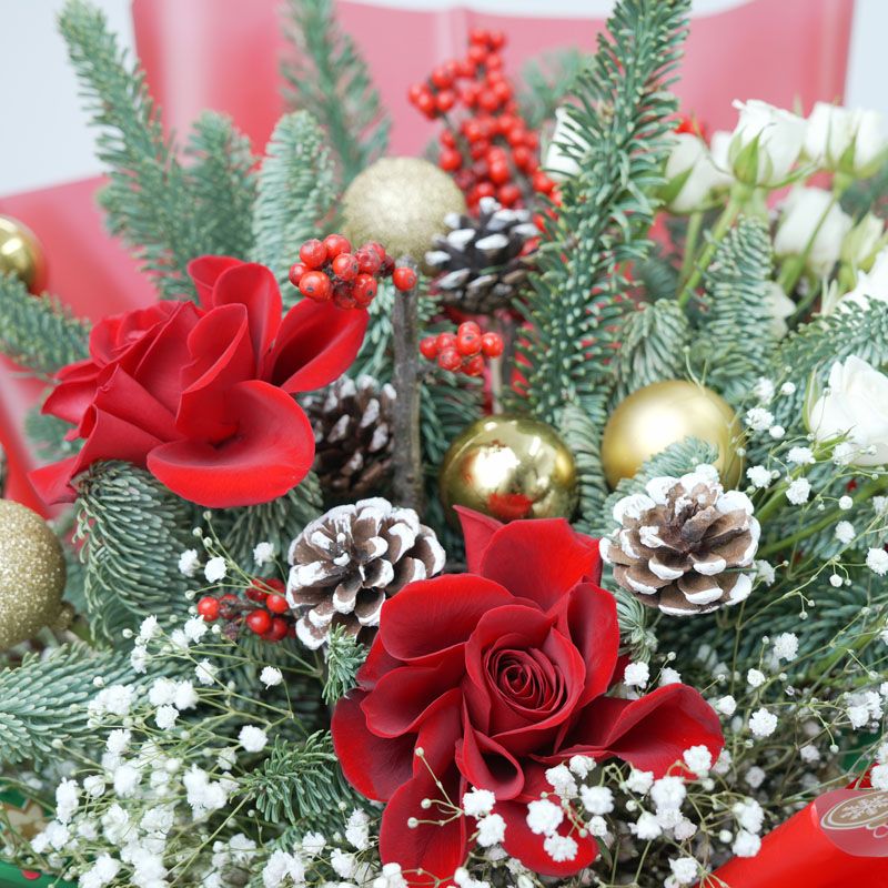 Holiday Greetings Bouquet thumbnail 3