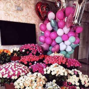 garden-of-flowers-and-balloons_1.webp