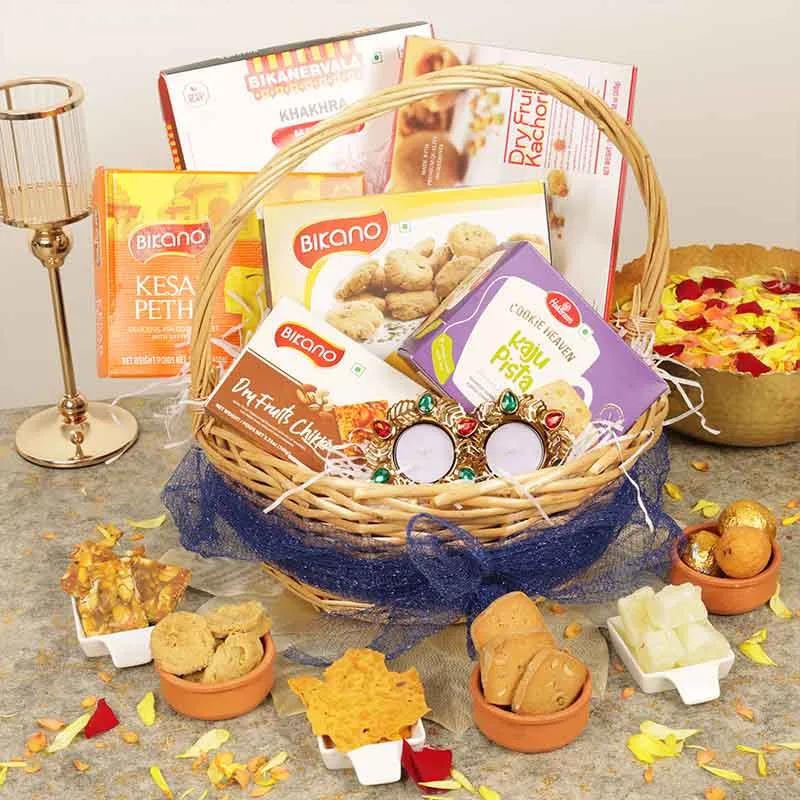 sweet-and-savoury-diwali-gift-basket_1.webp