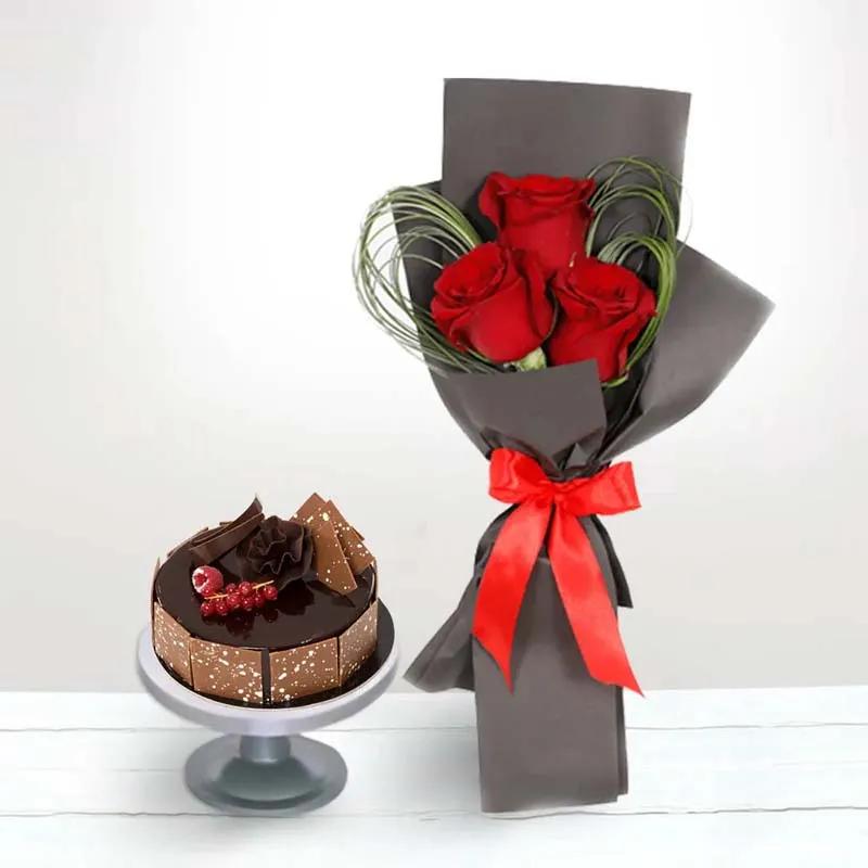 red-roses-bouquet-and-fudge-cake_1.webp