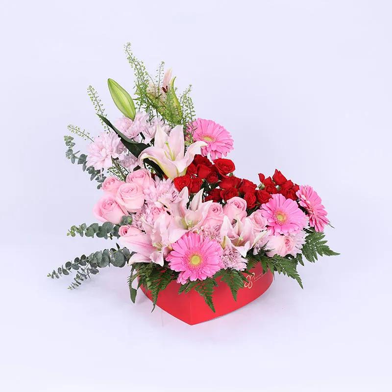 Love Flowers in Heart Shape Box thumbnail 2