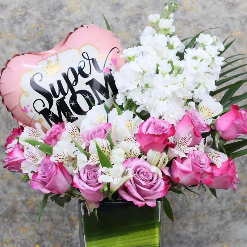 Super Mom Balloon and Flower Vase thumbnail 2