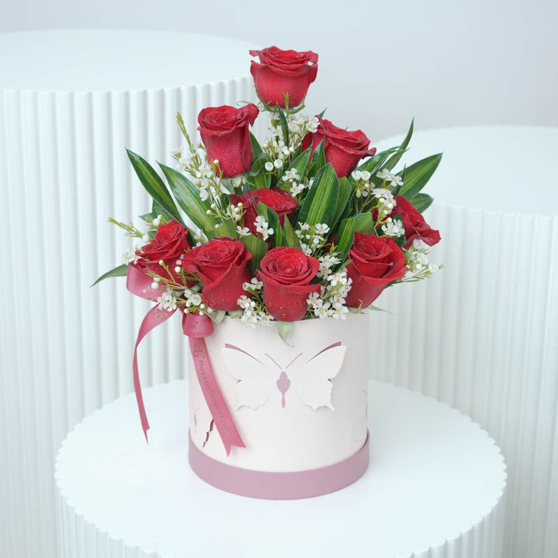 Innocence 9 Red Roses Box 1
