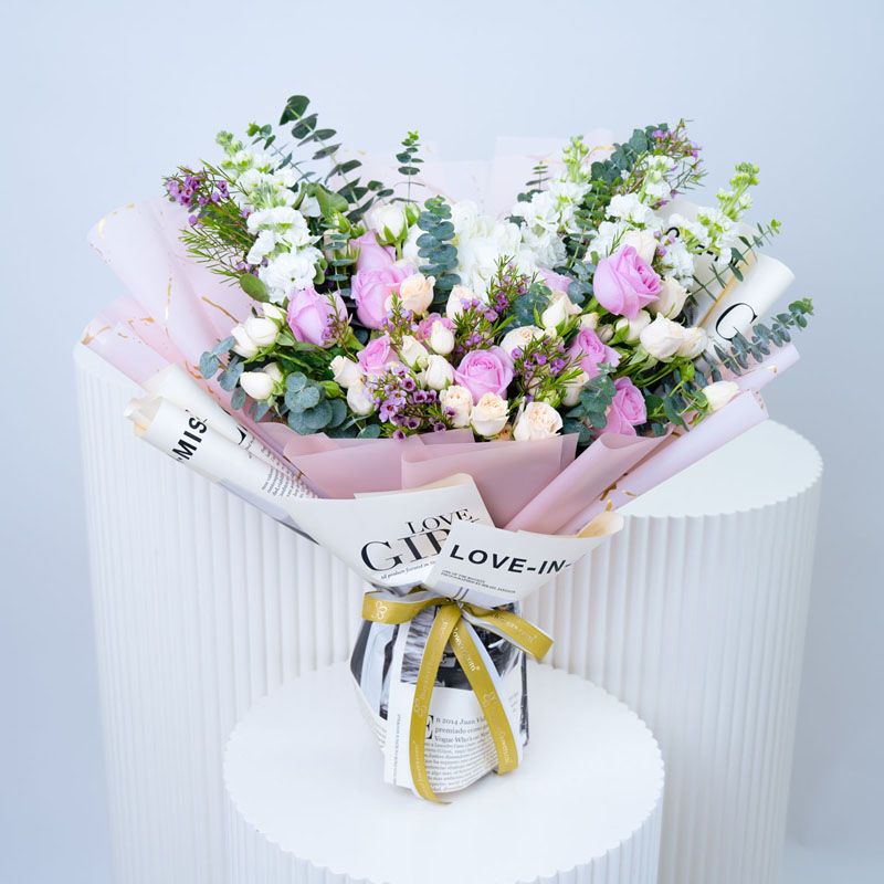 Hug 19 Flower Bouquet 1