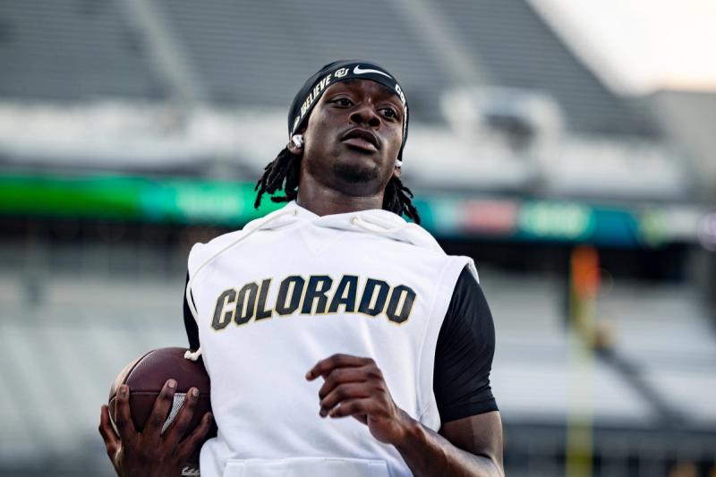 Quentin Gibson warming up at Bobby Dodd Stadium