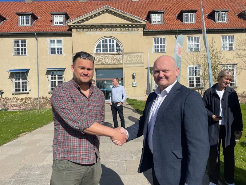 Byggefagenes Samvirke og Region Hovedstaden giver hånd på at styrke indsatsen for et sundt og trygt arbejdsliv for bygningshåndværkere. Foto: RES. 