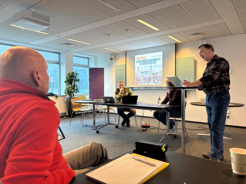 Claus Westergreen lagde vægt på det konstruktive samarbejde medlemsorganisationerne imellem, da han fremlagde beretning. Foto: Søren J.