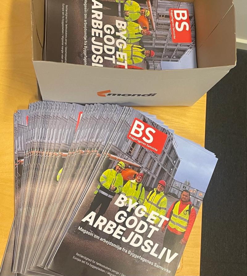 Det nye magasin som arbejdsmiljø blev uddelt i skurvogne og på byggepladser. Foto: RES.